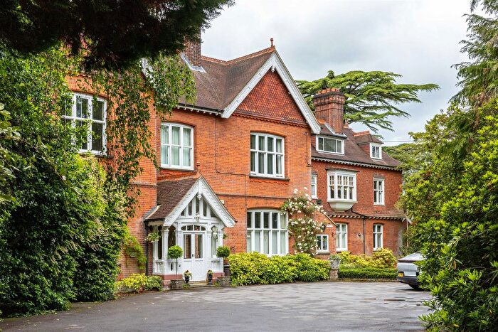 3 Bedroom Flat For Sale In Shagbrook, Reigate, RH2