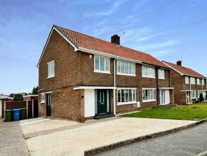 3 Bedroom Semi-Detached House To Rent In Grange View, Harworth, Doncaster, Nottinghamshire, DN11