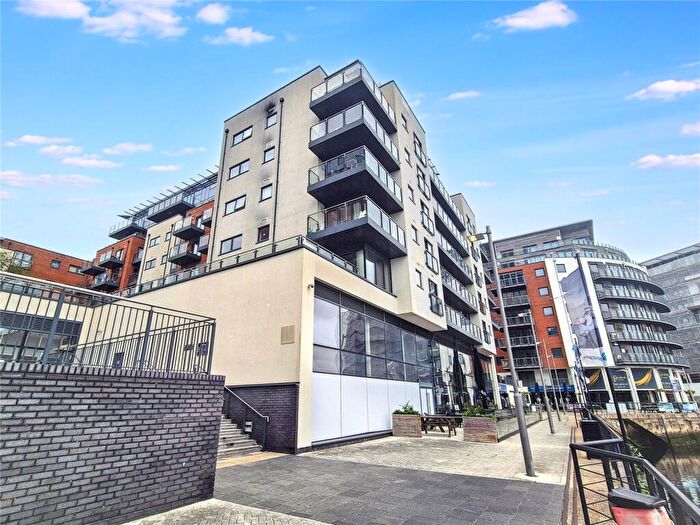 2 Bedroom Apartment To Rent In Admirals Quay, Ocean Way, Southampton, Hampshire, SO14