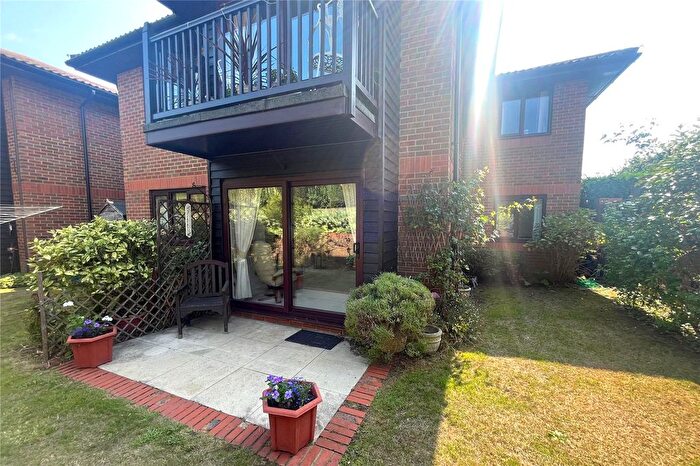 2 Bedroom Flat For Sale In The Ferns, Bricksbury Hill, Farnham, Surrey, GU9