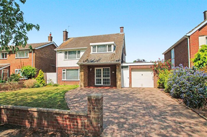 4 Bedroom Detached House For Sale In Polhill Avenue, Bedford, MK41