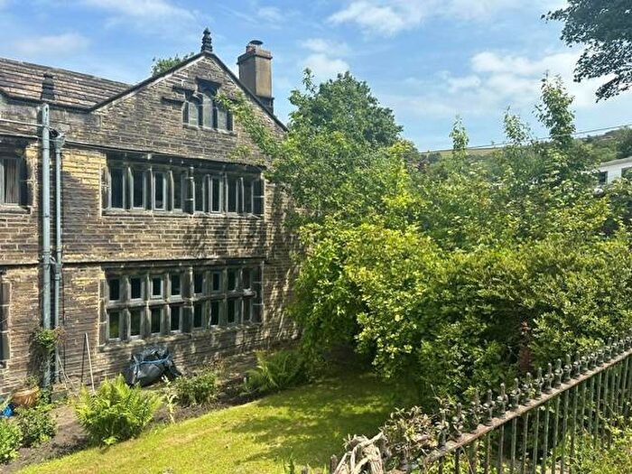 2 Bedroom Cottage To Rent In Backhold Hall, Siddal, Halifax, HX3