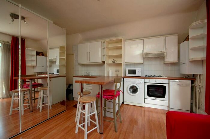 Studio To Rent In Finchley Road, Hampstead, London, NW3