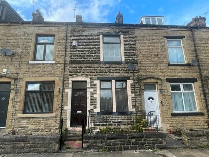 4 Bedroom Terraced House To Rent In Springroyd Terrace, Bradford, West Yorkshire, BD8
