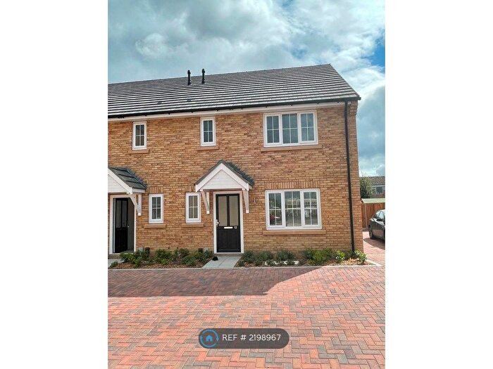 3 Bedroom Semi-Detached House To Rent In Tilia Close, Windsor, SL4