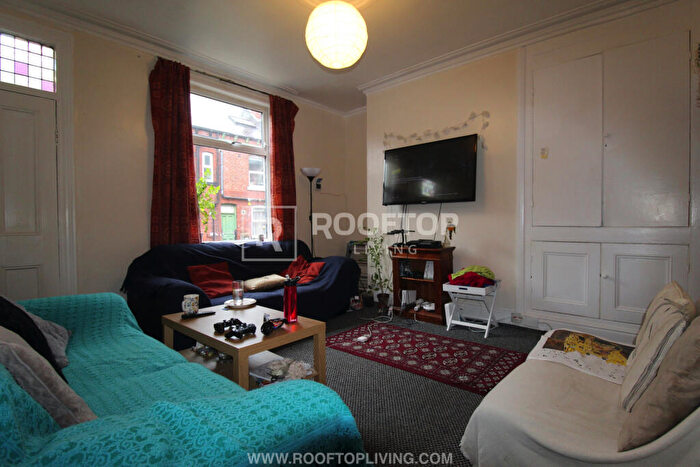 6 Bedroom House To Rent In Hessle Place, Leeds, LS6