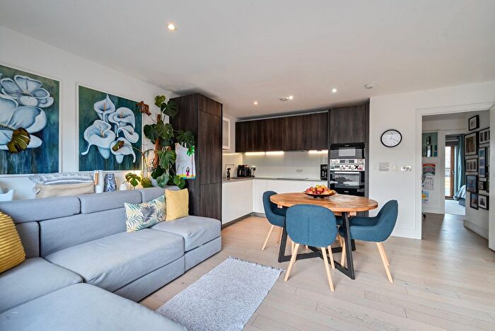 2 Bedroom Flat For Sale In Vinery Way, Hammersmith, London, W6