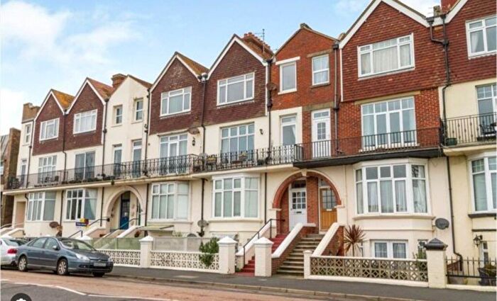 1 Bedroom Flat For Sale In South Terrace, Littlehampton, BN17