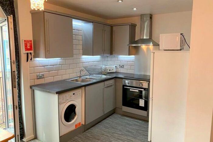 3 Bedroom Flat To Rent In Melbourne Street, Newcastle Upon Tyne, NE1