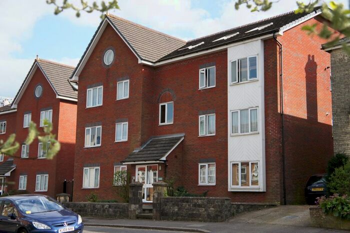 1 Bedroom Flat To Rent In Chapel Road, Redhill, RH1