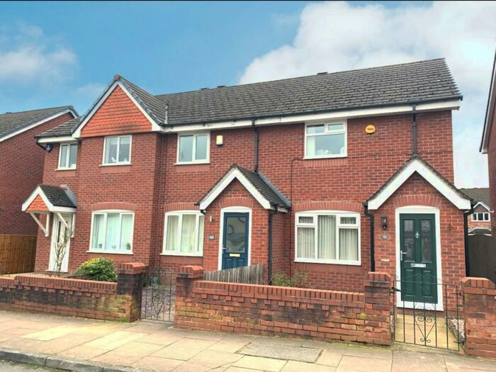 2 Bedroom House To Rent In John Street; Macclesfield., SK11