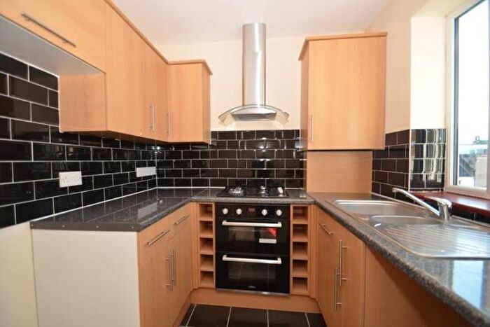 2 Bedroom Flat To Rent In High Street Colliers Wood, London, SW19