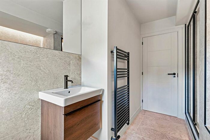 2 Bedroom Apartment For Sale In The Grove, Ilkley, LS29