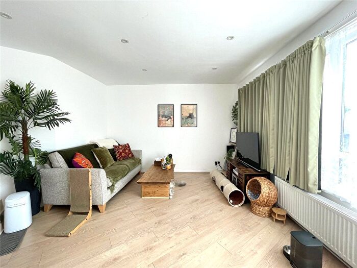 3 Bedroom Maisonette For Sale In Bridge Road, Farnborough, Hampshire, GU14