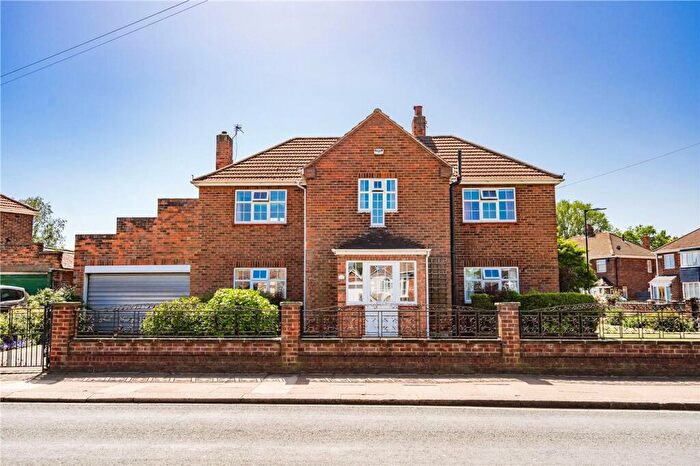3 Bedroom Property For Sale In Westward Ho, Grimsby, DN34