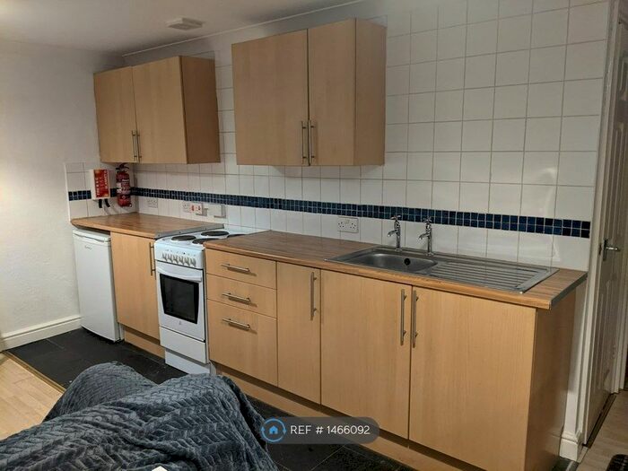 1 Bedroom Flat To Rent In Ty Capel Zion, Tylorstown, Ferndale, CF43