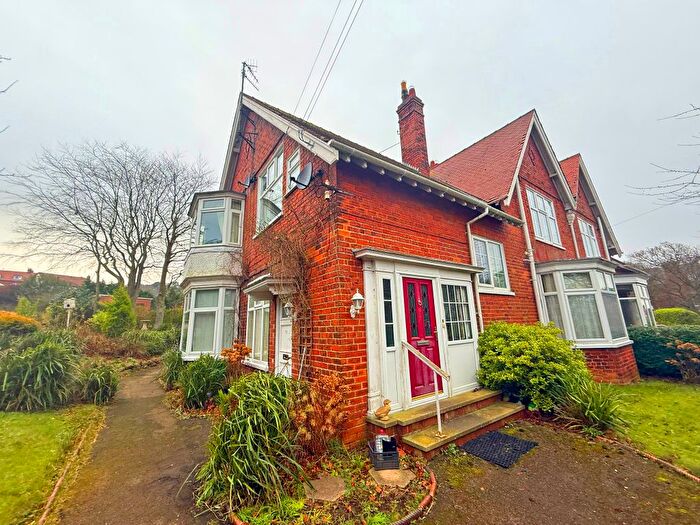 3 Bedroom Flat To Rent In Holbeck Hill, Scarborough, YO11