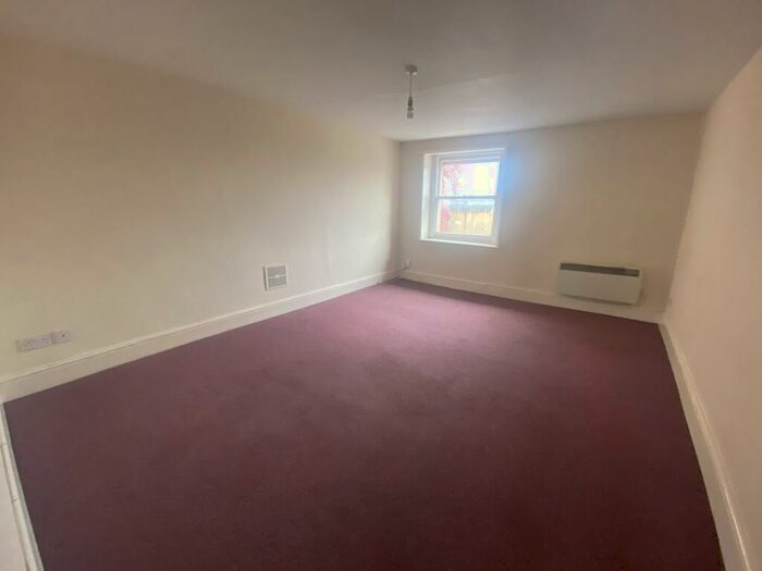 1 Bedroom House To Rent In Bath Road, Old Town, SN1