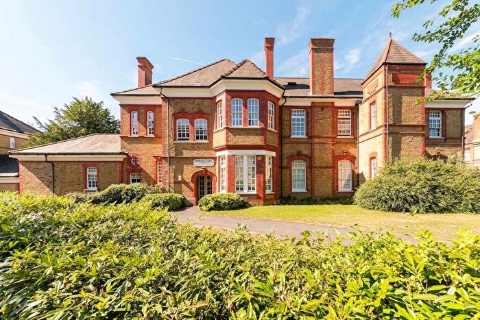 2 Bedroom Flat To Rent In Newsholme Drive, Ballentyne Court, N21