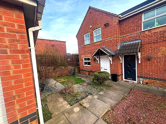 3 Bedroom Semi-Detached House To Rent In Farm Drive, Rawmarsh, Rotherham, S62