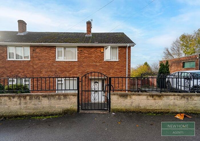 3 Bedroom Semi Detached House For Sale In Heights Drive, Leeds, LS12