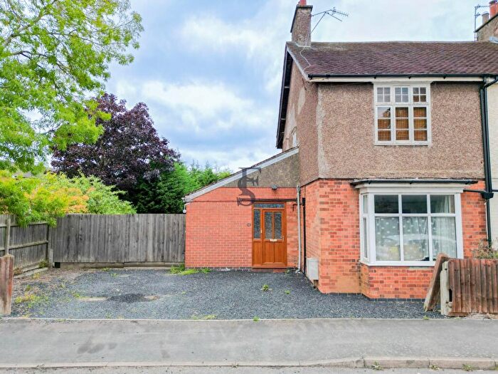 3 Bedroom Semi-Detached House For Sale In Boundary Road, Loughborough, LE12