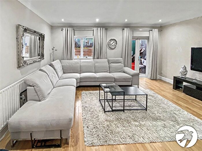 3 Bedroom Semi-Detached House For Sale In Ridgeway West, Sidcup, Kent, DA15