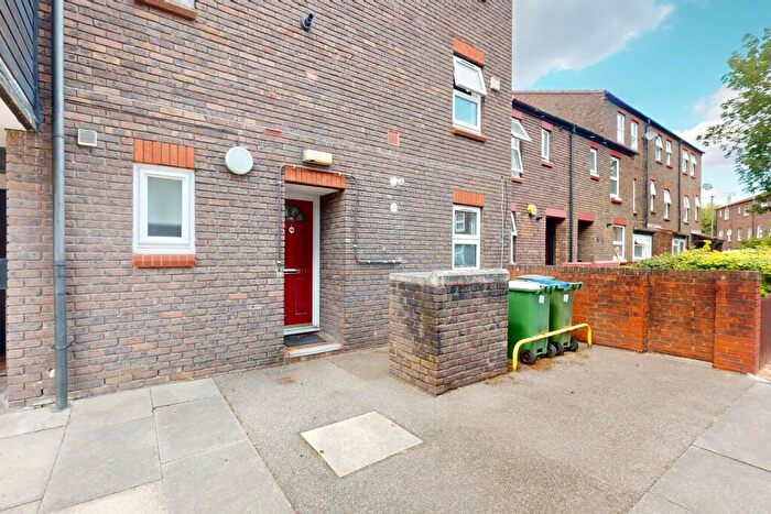 1 Bedroom Flat For Sale In Aspen Green, Erith, DA18
