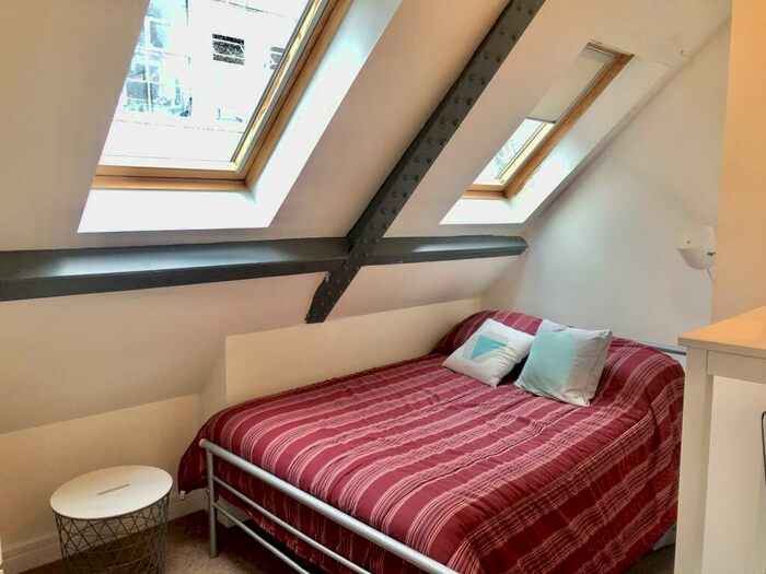2 Bedroom Apartment To Rent In Langley Building, M1