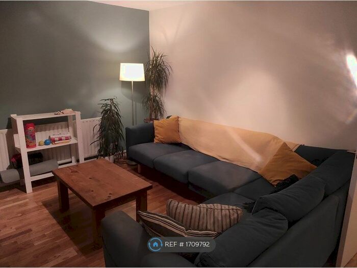 3 Bedroom Terraced House To Rent In Bushey Down, London, SW12