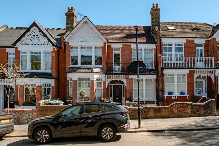 2 Bedroom Flat For Sale In Donovan Avenue, London, N10
