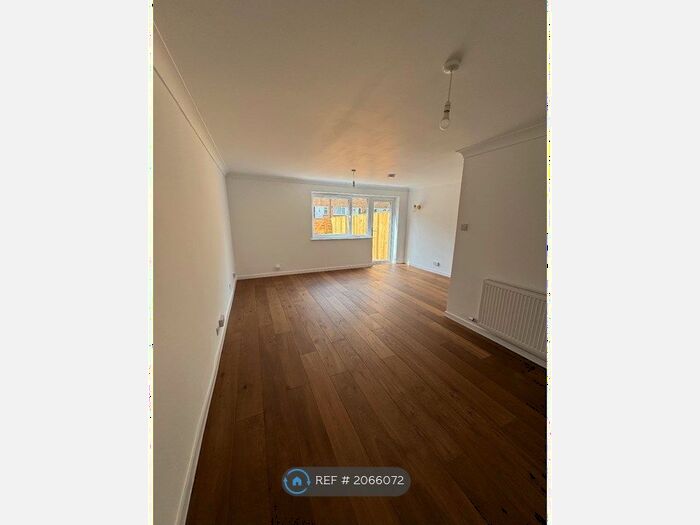 3 Bedroom Maisonette To Rent In Tovil Close, London, SE20