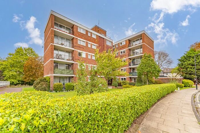 2 Bedroom Flat For Sale In Green Vale, W5