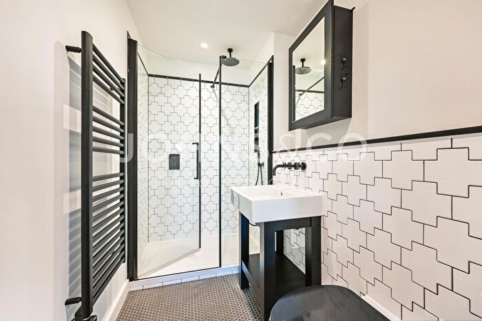 2 Bedroom Flat To Rent In Attlee House, Royal Exchange, Kingston Upon Thames, KT1