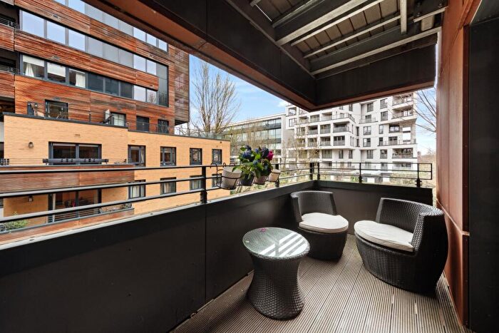 2 Bedroom Apartment For Sale In Wharf Road, N1