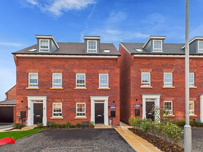 3 Bedroom Town House To Rent In Overman Drive, Edwinstowe, Mansfield, NG21