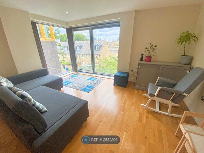 2 Bedroom Flat To Rent In Paradise Street, London, United Kingdom, SE16