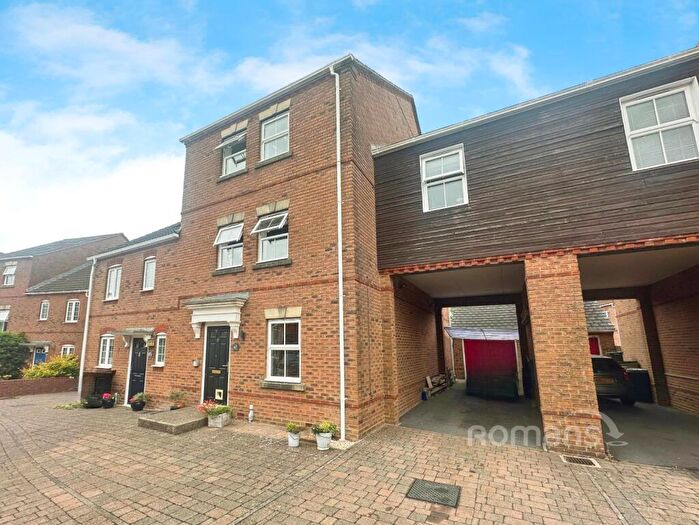 5 Bedroom Semi-Detached House For Sale In Whitgift Close, Beggarwood, Basingstoke, RG22
