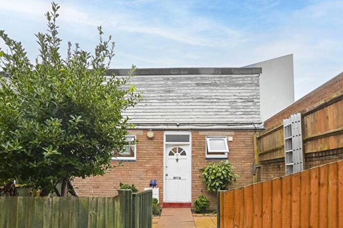 1 Bedroom Bungalow For Sale In Cornford Grove, Balham, London, SW12