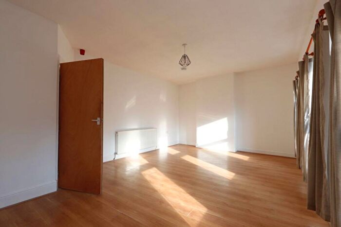 3 Bedroom Terraced House For Sale In Holton Road, Barry, Vale Of Glamorgan, CF63