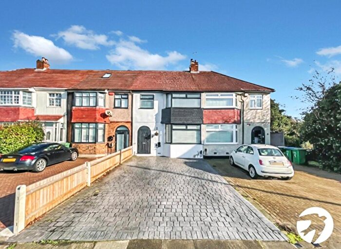 4 Bedroom Terraced House For Sale In Lakeside Close, Sidcup, Kent, DA15