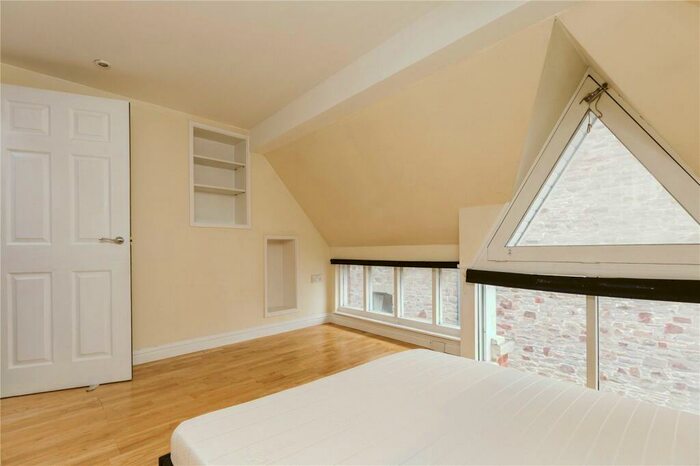 2 Bedroom Apartment To Rent In Orchard Lane, Bristol, BS1
