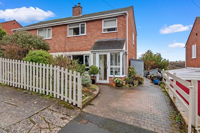3 Bedroom Semi Detached House For Sale In Kenwood Close, Worcester., WR4