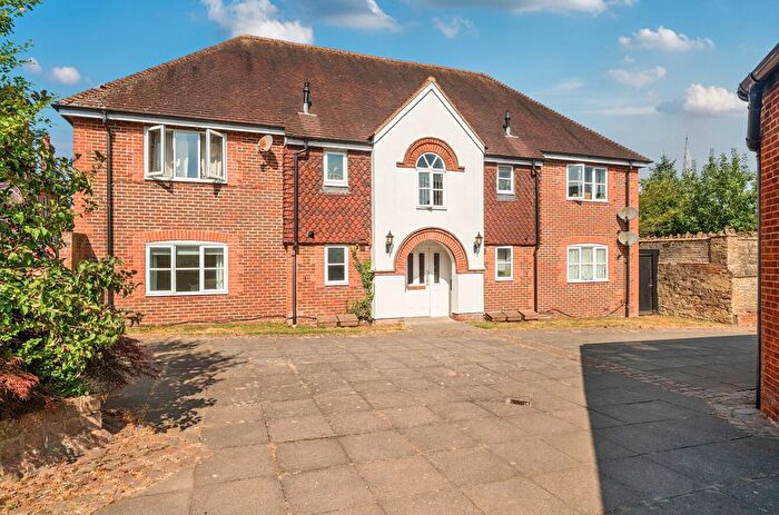 2 Bedroom Flat For Sale In High Street, Godalming, Surrey, GU7