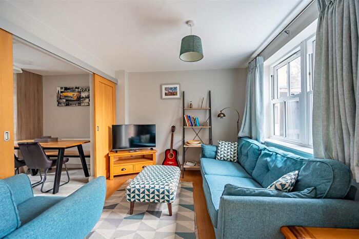 3 Bedroom Semi-Detached House To Rent In Cemetery Road, York, YO10