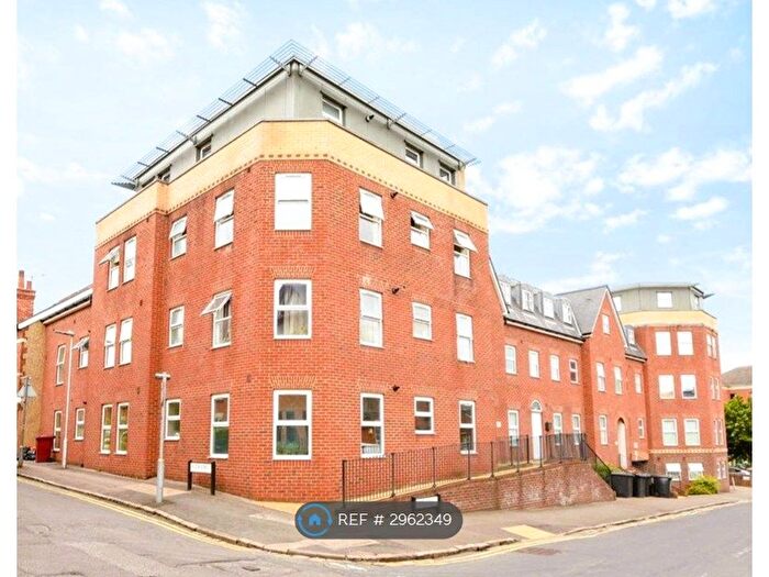 2 Bedroom Flat To Rent In East View Place, Reading, RG1