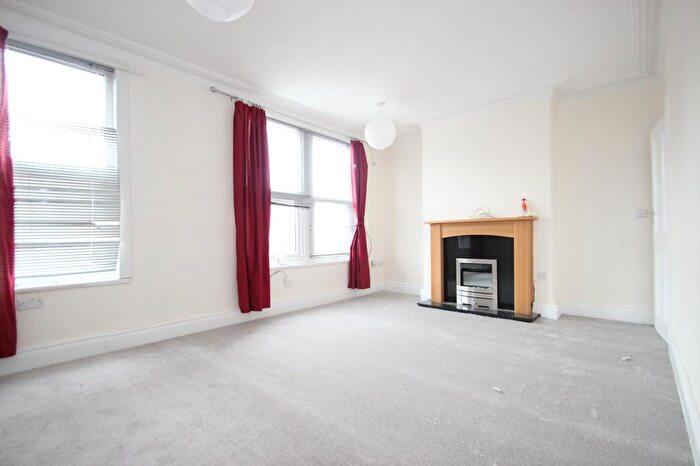 2 Bedroom Flat To Rent In Roman Place, Leeds, West Yorkshire, LS8