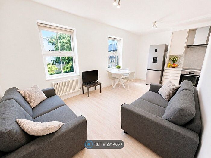 4 Bedroom Flat To Rent In Shepherds Bush, London, W12