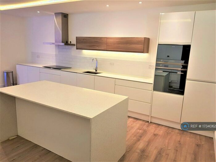 3 Bedroom Maisonette To Rent In Well Street, London, E9