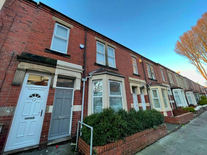 3 Bedroom Flat To Rent In Park Crescent East, North Shields. . ** High Standard **, NE30
